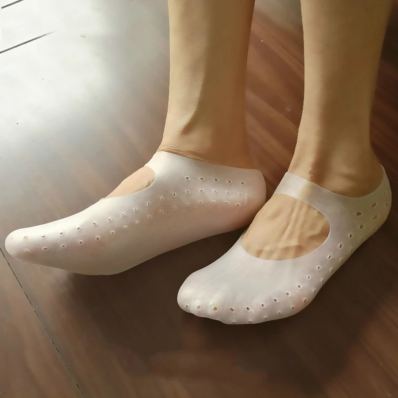1 чифт силиконови чорапи и подложки за грижа за краката за предотвратяване на болка, да компенсирате вода в дупки и омертвения на кожата.