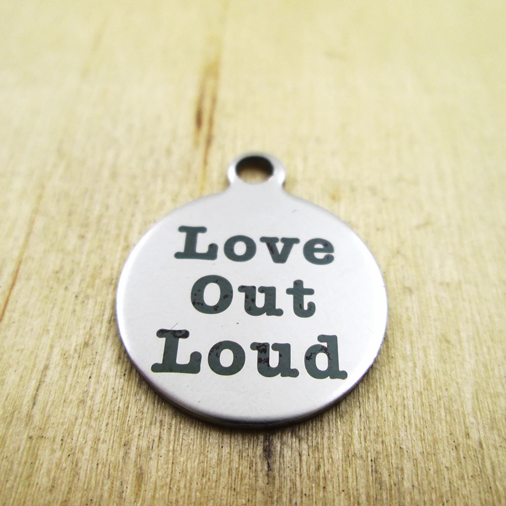 10 бр./лот-Love Out Loud окачване с Лазерно Гравирани Индивидуални Медальони 