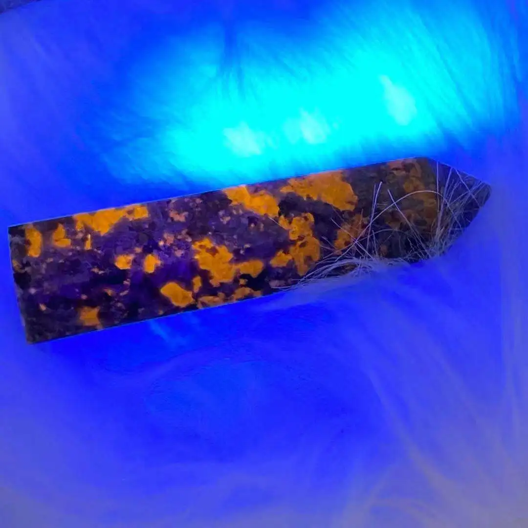 1бр Натурален UV реактивен кварцов кристал обелиск лечебната енергия Рейки скъпоценен камък комната9-10см