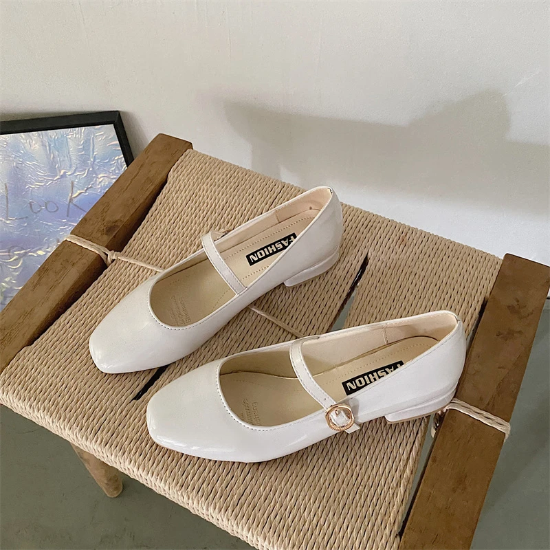 2023 г., Нови дамски обувки на нисък ток с квадратни пръсти, обувки-лодка Mary Janes в ретро стил, непостоянно Пролетно-есенен дамски Седмично Модни обувки, Размер 35-40