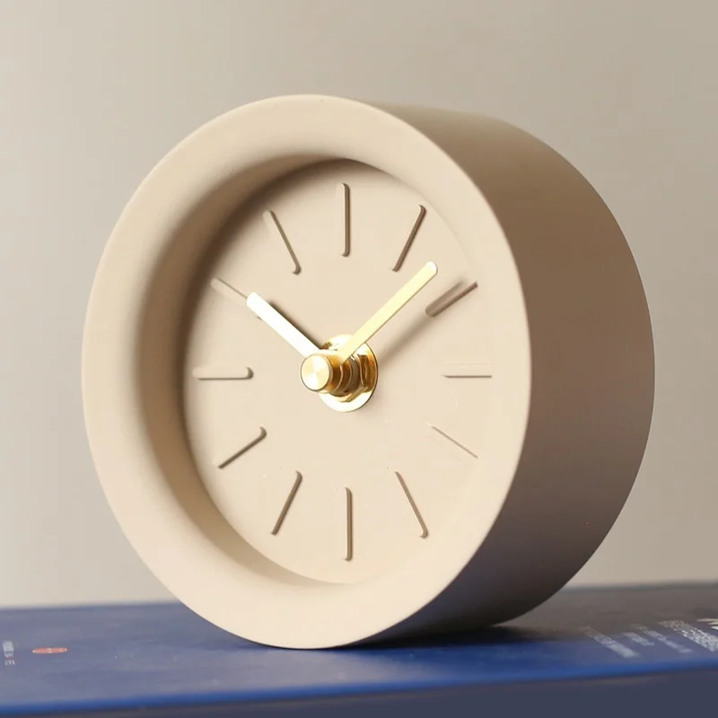 4-инчов промишлени вятърни модерни минималистичные циментови тъпо часовници нощно шкафче за спалня е в Скандинавските кръгли малки настолни часовници