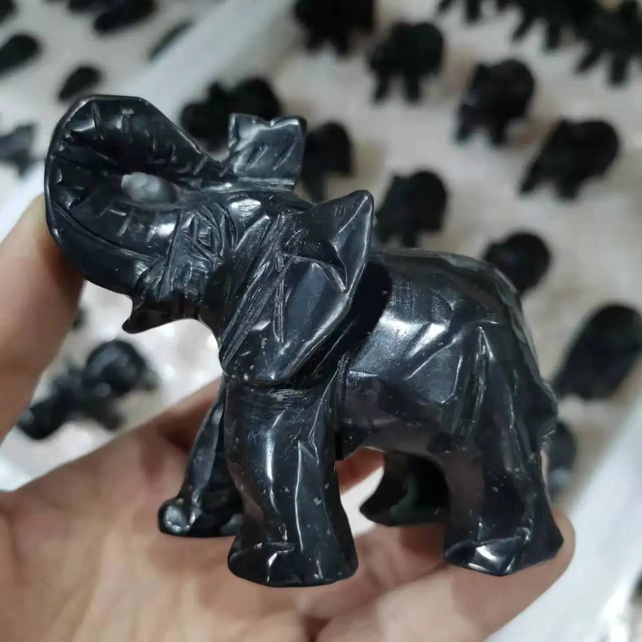 75 мм Натурален Шунгит Фигурка на Слон Скъпоценен Камък Занаяти Статуи Декор Слон