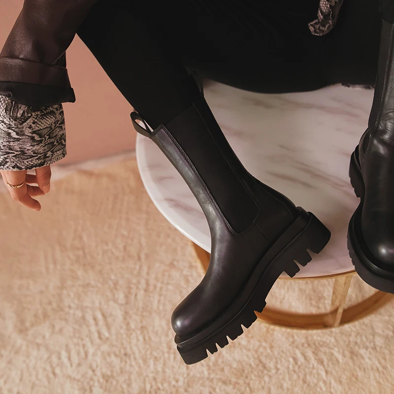 YPP/ 2023, Модерен зимни обувки от естествена кожа на платформа и ток, Дамски топло Офис дамски Обувки на Меху, женски Ботильоны в британски стил