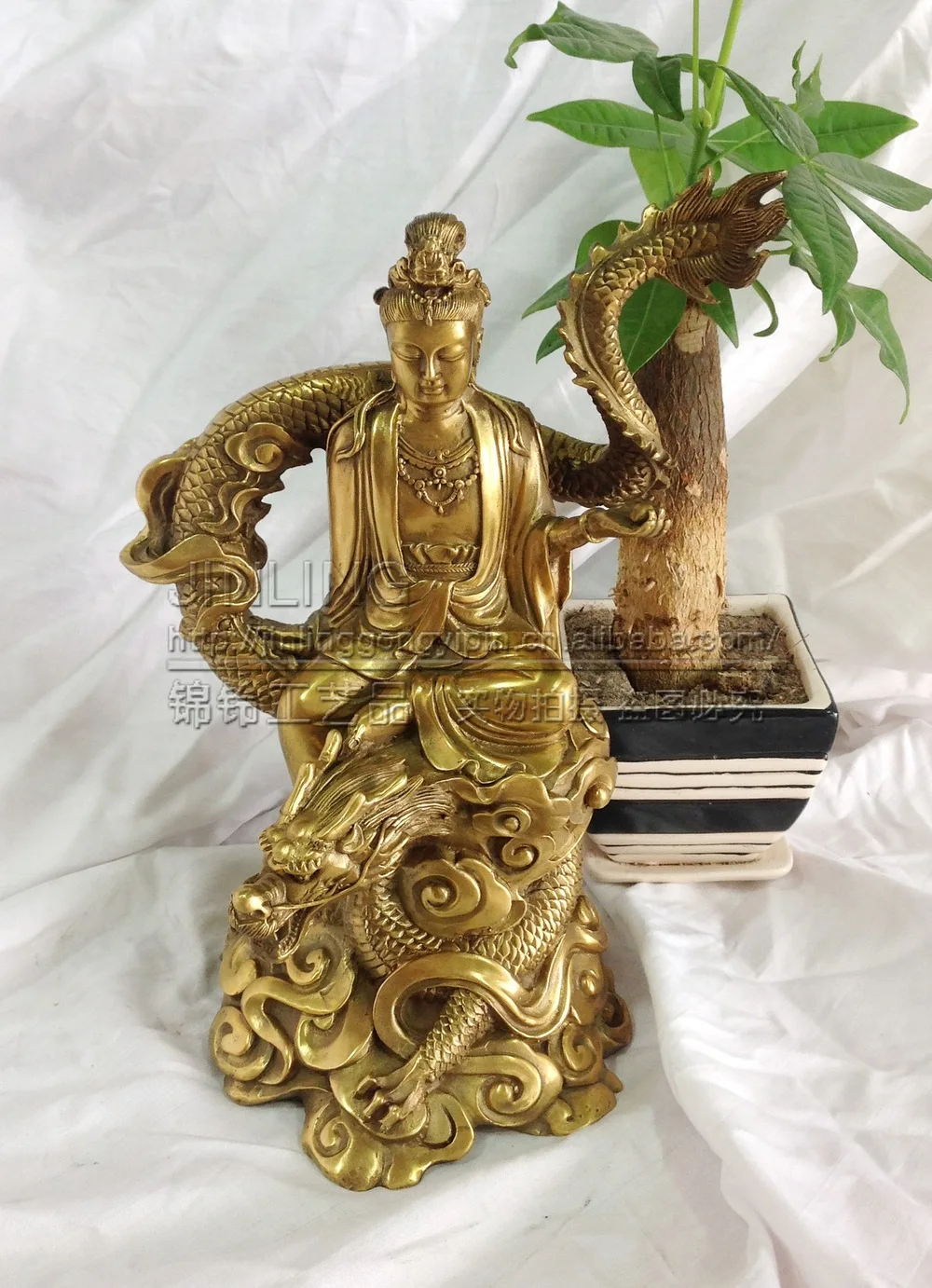 Китайската Религиозна Латунная Статуя на Буда Гуаньинь в Южнокитайско море Яхнал Дракон Клан Ин