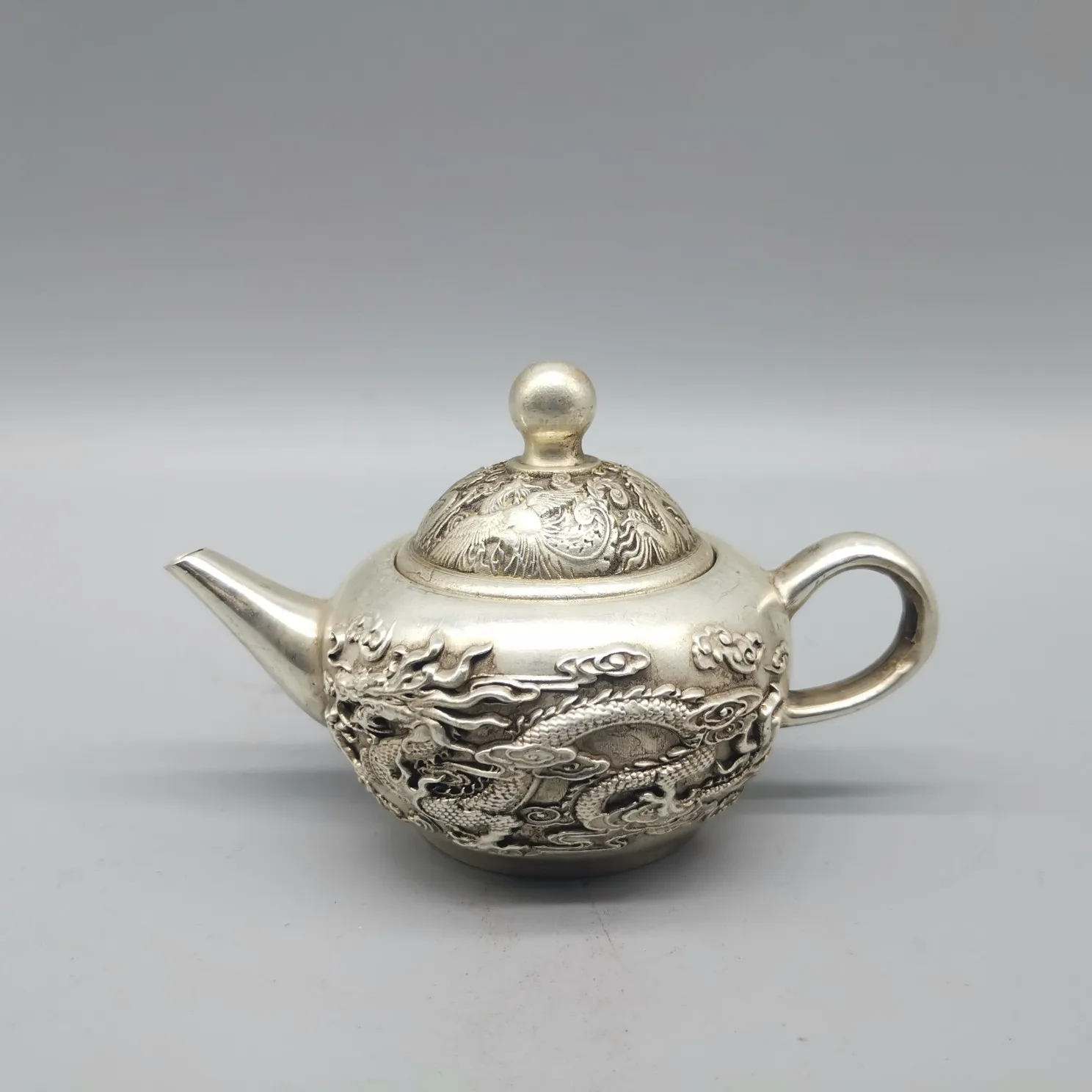 Колекция Древен Тибетски Сребърен Чайник с Ръчно Резбовани във формата на Дракон и Феникс марка w Xuande