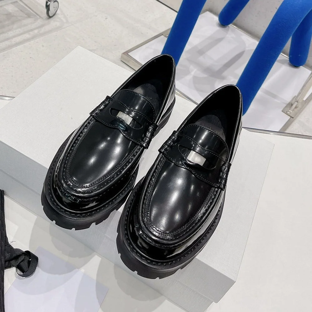 Нова кожена обувки leoford на дебела подметка в европейския и американския стил, дамски ежедневни обувки с пискюли и веригата, британски малки обувки