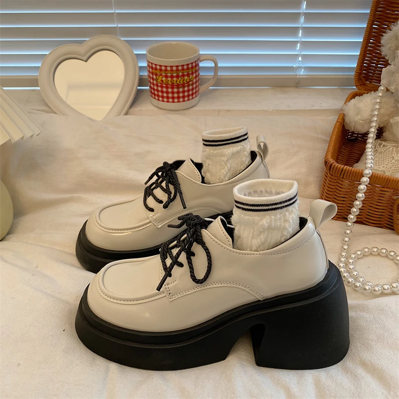 Нови дамски обикновена фини обувки с дебела подметка 2023 г., Модни дамски спортни обувки с кръгло бомбе, дамски обувки на платформа, дамски обувки