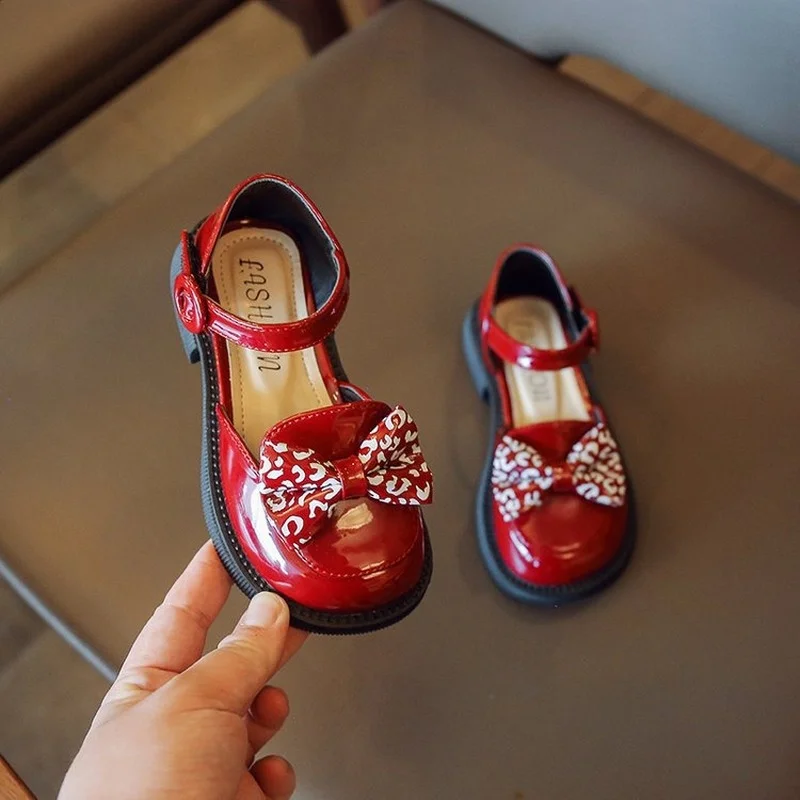 Японски Стил С Лък Прости Сладки Обикновена Червени Сандали за момичета 2022 Лятна Детска Модерна Форма Със Затворени Чорапи Детски Ежедневни Обувки Класическа
